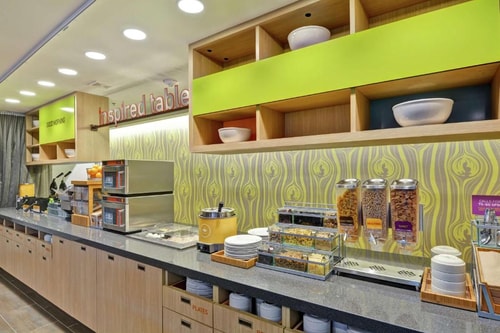 King Studio Suite Near Amazon Locker Ironwood LAS 9 Luxury Bookings