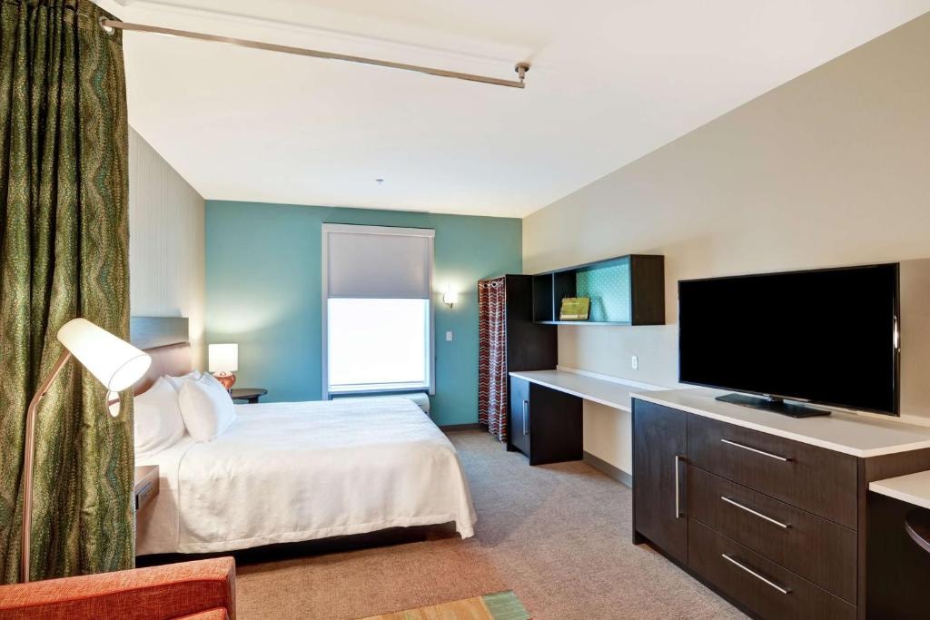 King Studio Suite Near Amazon Locker Ironwood LAS Luxury Bookings