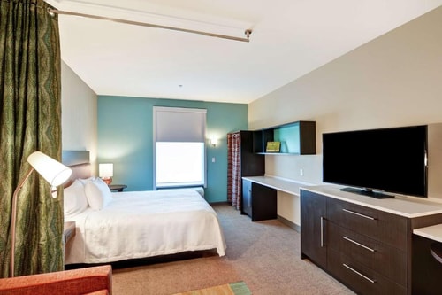 King Studio Suite Near Amazon Locker Ironwood LAS Luxury Bookings