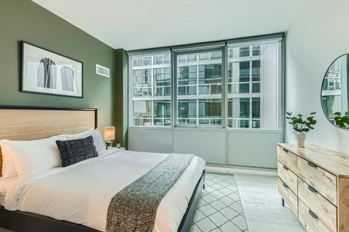 One Bedroom Apartment Near Formal Gardens CHI 1 Luxury Bookings