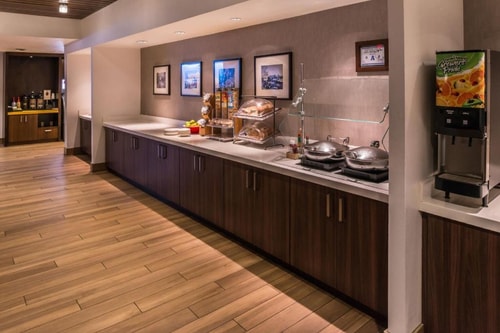 Guest Room Near Hughes Center LAS 10 Luxury Bookings