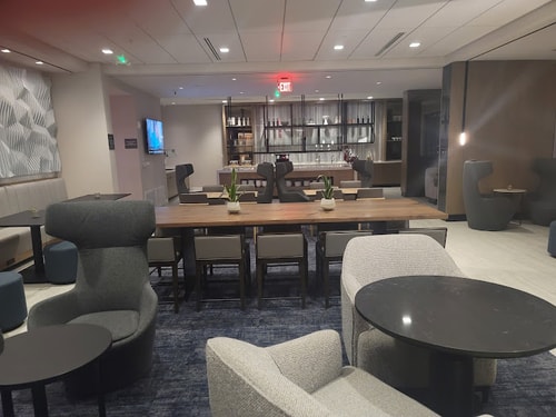 King Room Near Waffle House ORL 5 Luxury Bookings