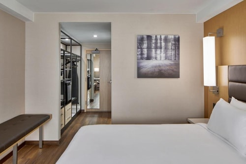 King Room Near Waffle House ORL 1 Luxury Bookings