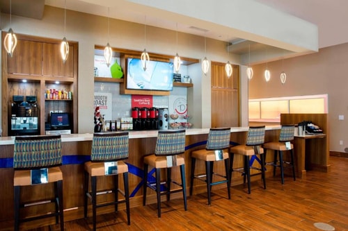 King Suite Near Target ORL 6 Luxury Bookings