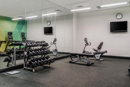 King Room Near Planet Fitness ORL 14 Luxury Bookings