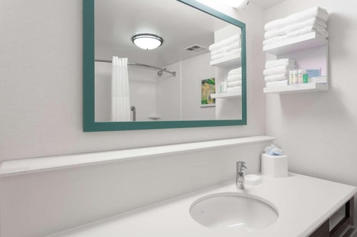 King Room Near Wonder Works ORL 3 Luxury Bookings