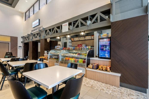 King Room Near Planet Fitness ORL 10 Luxury Bookings