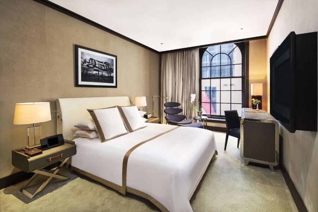 Queen Room Near One Times Square NYC Luxury Bookings
