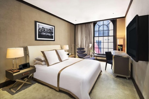 Queen Room Near One Times Square NYC Luxury Bookings