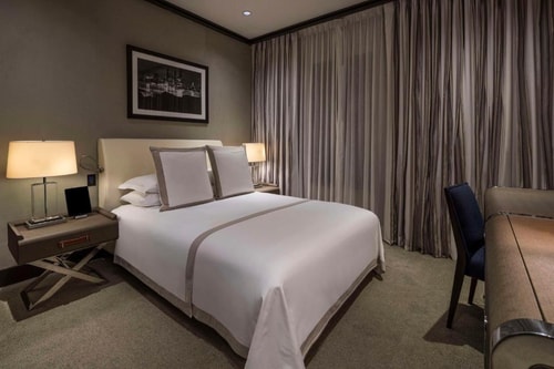 Queen Room Near One Times Square NYC 1 Luxury Bookings