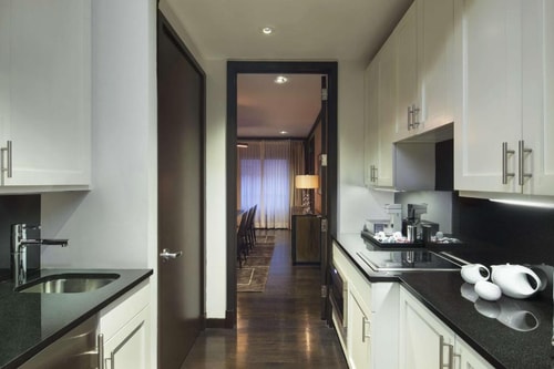 Queen Room Near One Times Square NYC 6 Luxury Bookings