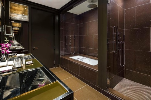 Queen Room Near One Times Square NYC 8 Luxury Bookings
