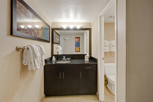 Deluxe King Room Near Imagination Station LAS 6 Luxury Bookings