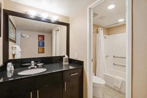 Deluxe King Room Near Imagination Station LAS 7 Luxury Bookings