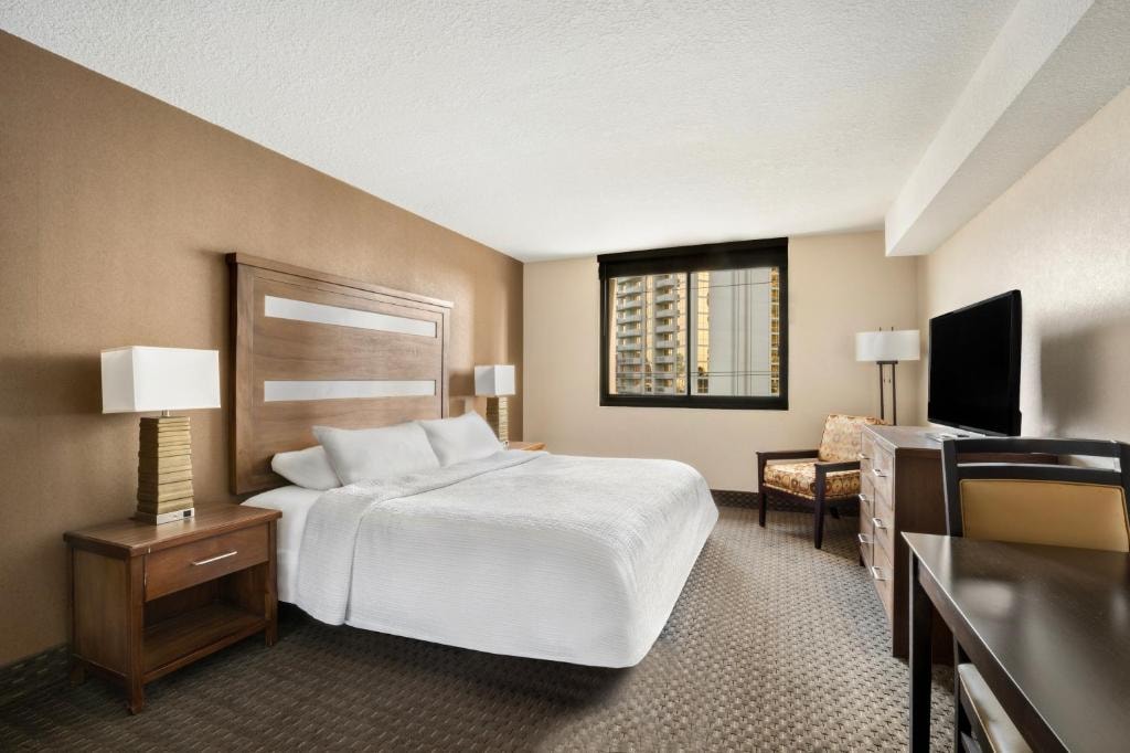 Deluxe King Room Near Imagination Station LAS Luxury Bookings