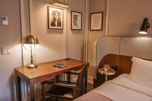 Superior Queen Room Near Oscar Wilde NYC 1 Luxury Bookings