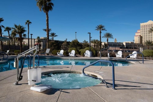 Queen Room Near Regal Sunset Station LAS 14 Luxury Bookings