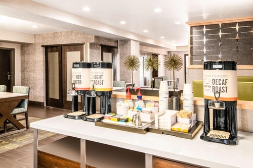 Queen Room Near Regal Sunset Station LAS 7 Luxury Bookings