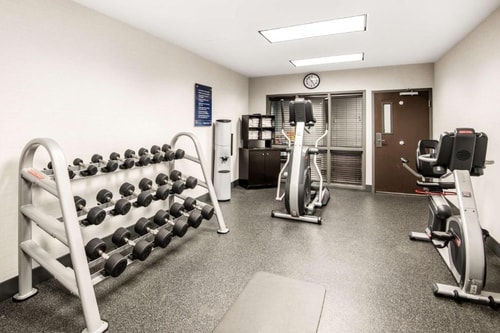 Queen Room Near Regal Sunset Station LAS 10 Luxury Bookings