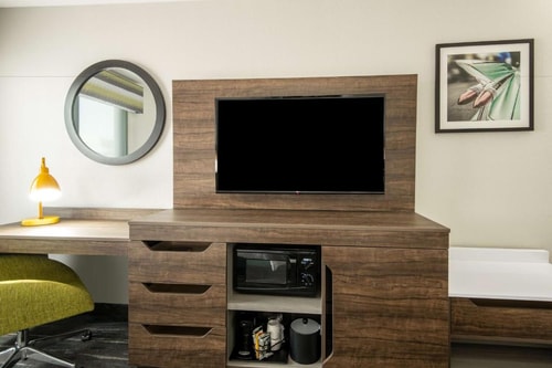 Queen Room Near Regal Sunset Station LAS 3 Luxury Bookings