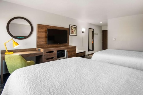 Queen Room Near Regal Sunset Station LAS 2 Luxury Bookings