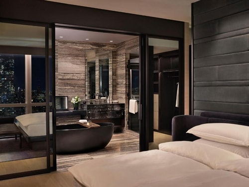 deluxeRoom Near Hudson Yards NYC 7 Luxury Bookings