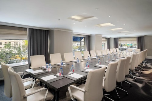 Superior King Room Near Bronsky Orthodontics 6 Luxury Bookings