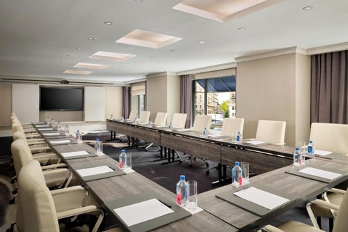 Superior King Room Near Bronsky Orthodontics 9 Luxury Bookings