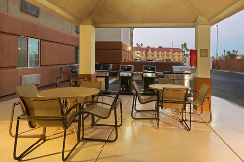 One Bedroom Suite Near Panera Bread LAS 10 Luxury Bookings