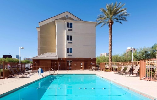 One Bedroom Suite Near Panera Bread LAS 12 Luxury Bookings
