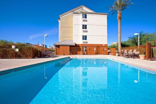 One Bedroom Suite Near Panera Bread LAS 13 Luxury Bookings