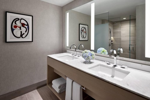 King Room Near To The Seneca Park CHI 4 Luxury Bookings