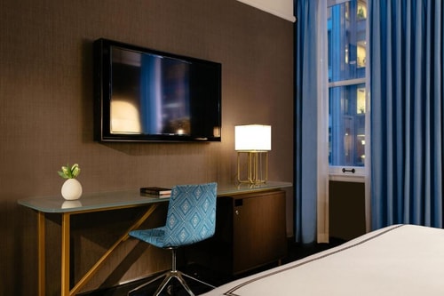 Queen Room Near Park downtown CHI 2 Luxury Bookings