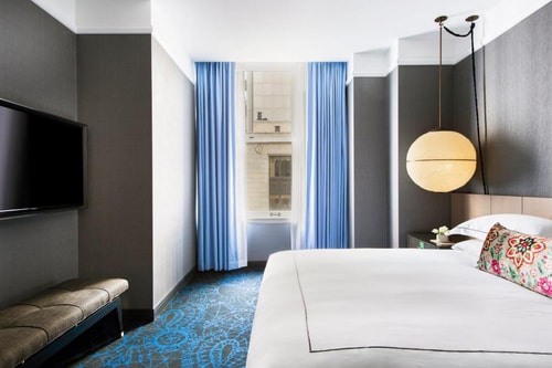 Queen Room Near Park downtown CHI Luxury Bookings
