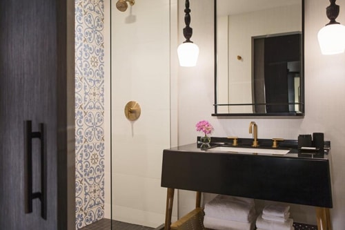 Queen Room Near Park downtown CHI 3 Luxury Bookings