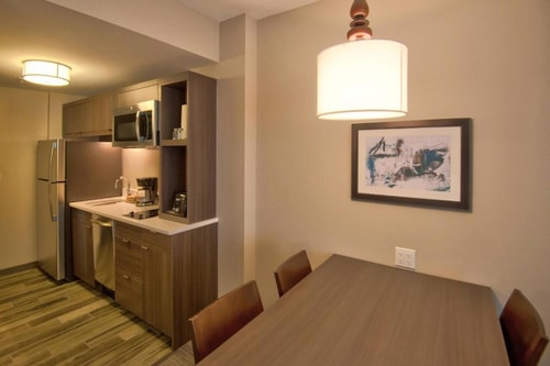 Queen Studio Near Grapeland Water Park MIA 4 Luxury Bookings