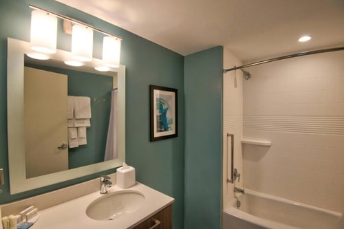 Queen Studio Near Grapeland Water Park MIA 6 Luxury Bookings