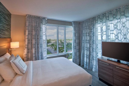 Two Bedroom Suite Near Grapeland Water Park MIA 2 Luxury Bookings