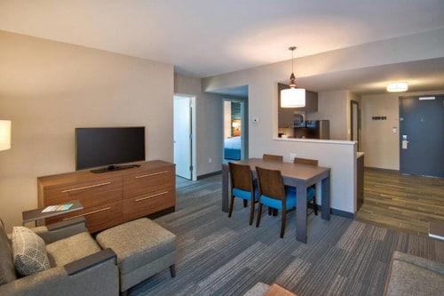 Two Bedroom Suite Near Grapeland Water Park MIA 4 Luxury Bookings