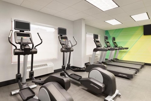 Standard King Room Near IAH Airport Area HOU 17 Luxury Bookings