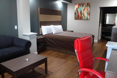 King Suite Near Collins Elementary School HOU Luxury Bookings