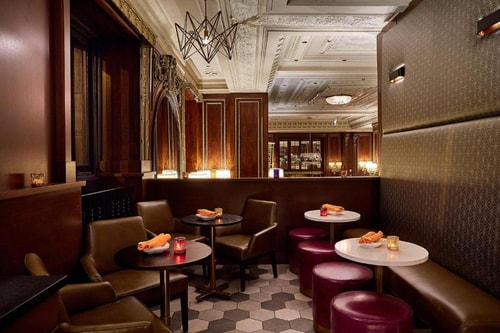 King Room Near College Advising Center CHI 5 Luxury Bookings