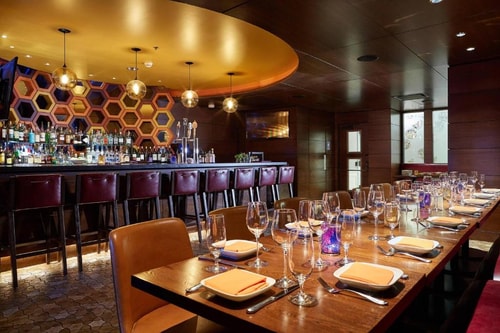 King Room Near College Advising Center CHI 6 Luxury Bookings