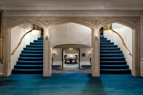 King Room Near College Advising Center CHI 10 Luxury Bookings