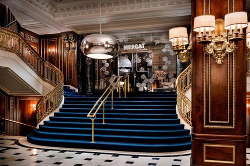 King Room Near College Advising Center CHI 13 Luxury Bookings