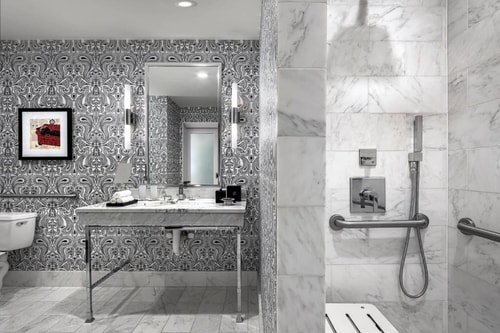 King Room Near College Advising Center CHI 3 Luxury Bookings
