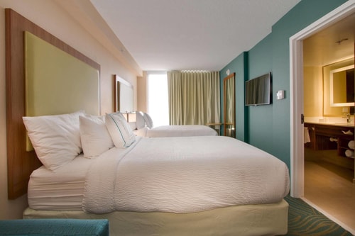 Corner King Room Near Locksmith Elite Orlando Luxury Bookings