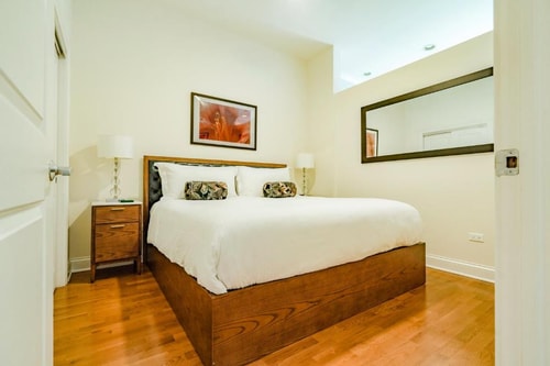 One Bedroom Suite Near Pick Me Up Cafe CHI Luxury Bookings