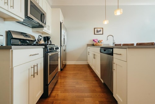 One Bedroom Suite Near Pick Me Up Cafe CHI 2 Luxury Bookings