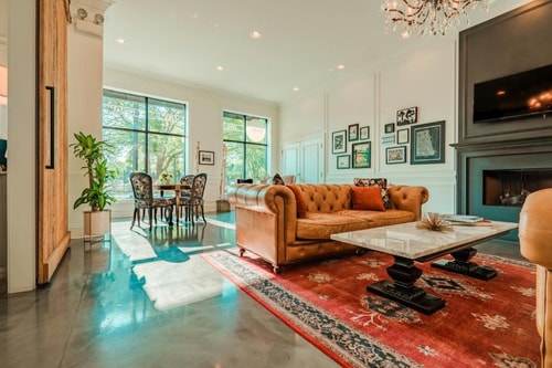 One Bedroom Suite Near Pick Me Up Cafe CHI 8 Luxury Bookings